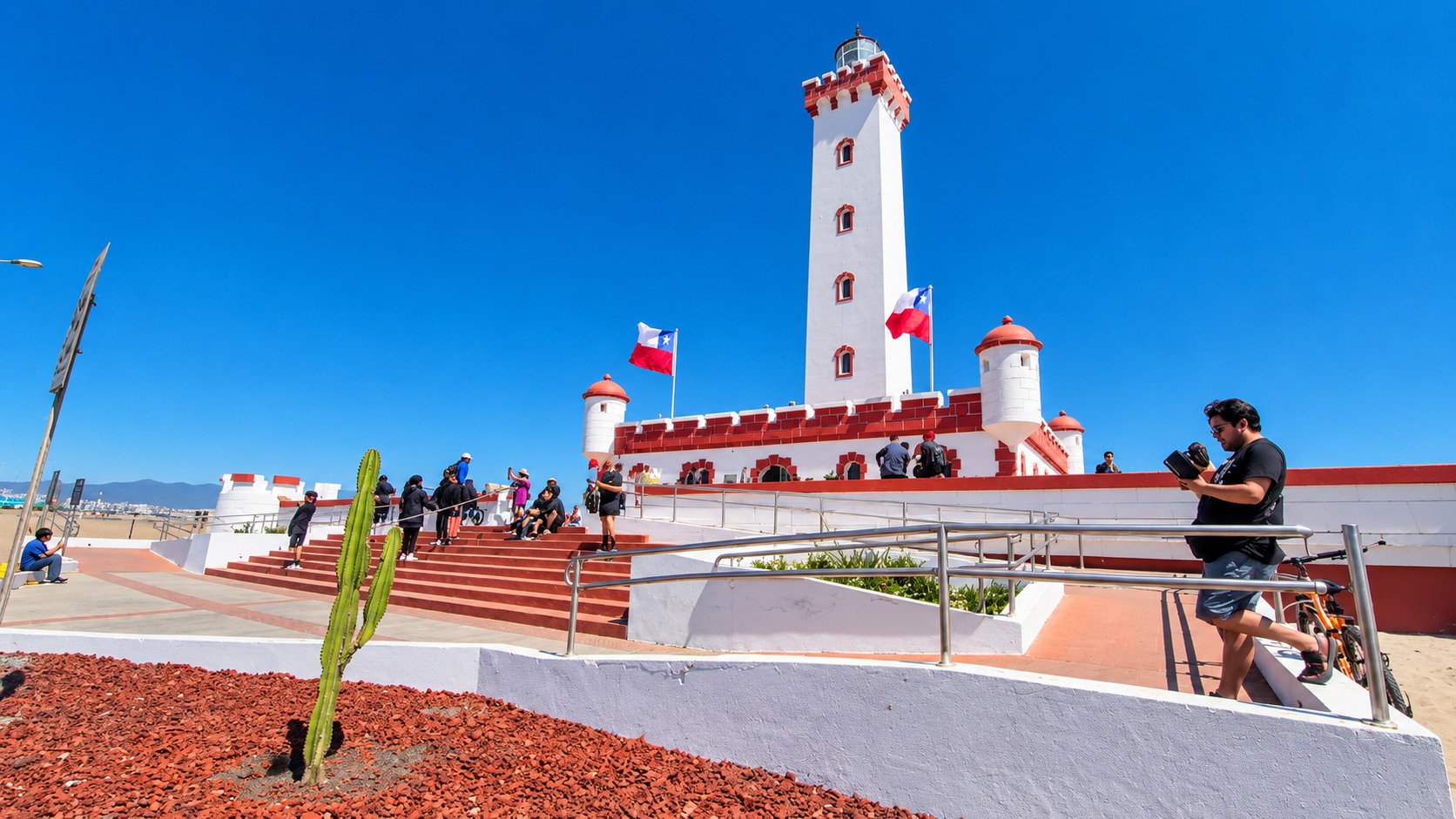 Faro Monumental y costa de La Serena